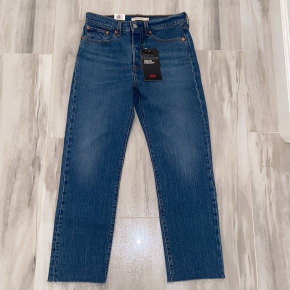 Levi’s Premium Wedgie Straight Leg Raw Hem (2019) Capital E, 27x26 NWT, $98 MSRP - Picture 12 of 14